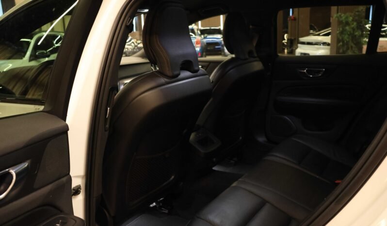 
								Volvo V60 Cross Country D4 190 ch AWD | Momentum | Automatique | Navigation | DAB+ | Chauffage | Crochet | Coffre de toit full									