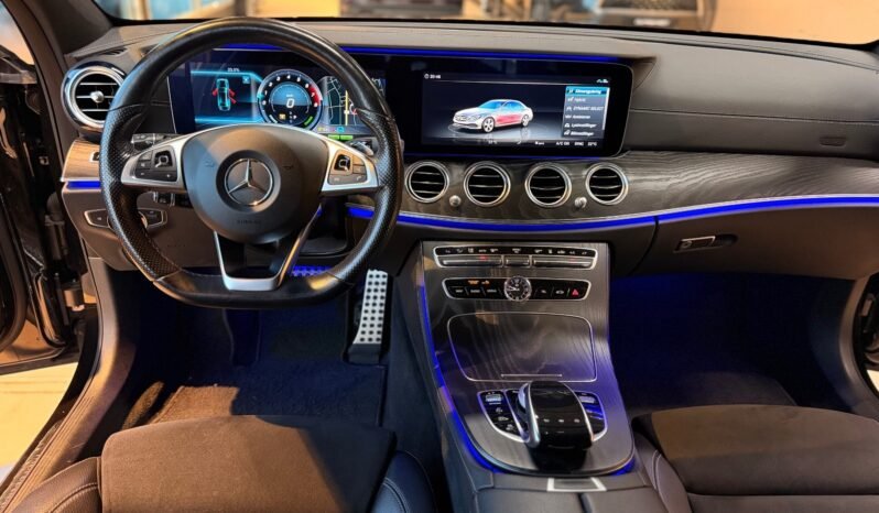 
								Mercedes-Benz E 350 e 2x AMG — 299 ch — 2018 full									