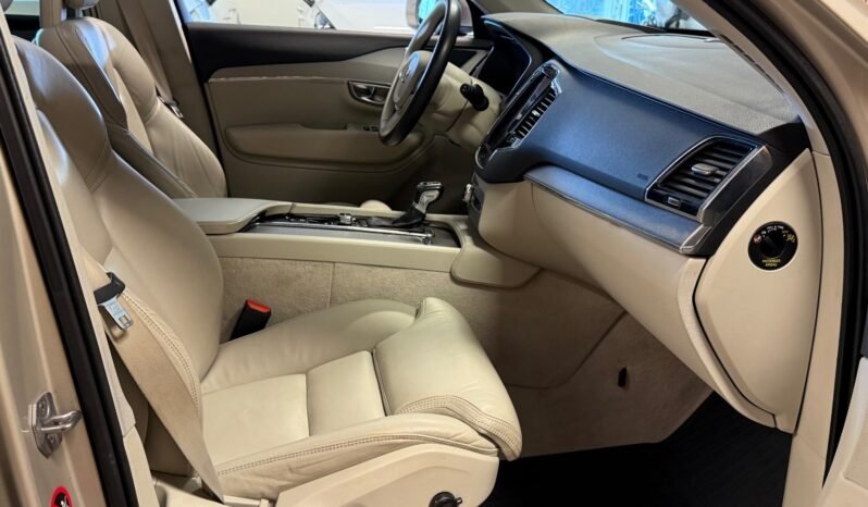 
								Volvo XC90 D5 233 ch | Polestar | Cuir | Panoramique | Crochet | Excellent état full									