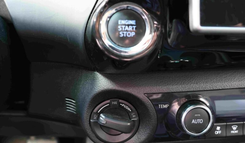 
								Toyota Hilux 2.4 D-4D 150 ch Double Cabine | Automatique | Noir | Cuir | DEFA | Feux supplémentaires | Garantie 10 ans full									