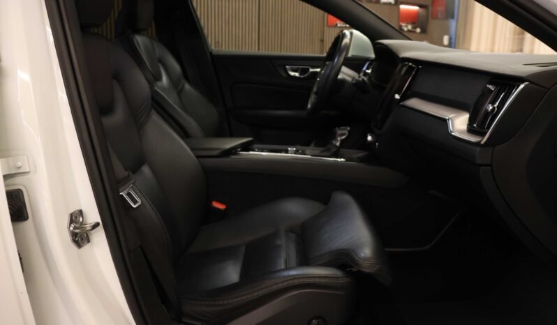 
								Volvo V60 Cross Country D4 190 ch AWD | Momentum | Automatique | Navigation | DAB+ | Chauffage | Crochet | Coffre de toit full									