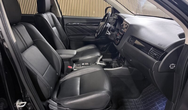 
								Mitsubishi Outlander PHEV 2017 full									