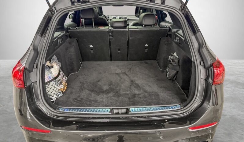 
								Mercedes-AMG C 43 4MATIC+ 408 ch – Essieu arrière directeur – Panoramique – Affichage tête haute – Sport full									