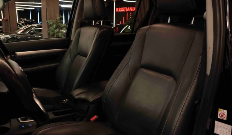 
								Toyota Hilux 2.4 D-4D 150 ch 4×4 | Double Cab | 5 places | Cuir | Caisse pour chiens | Crochet | Chauffage électrique full									
