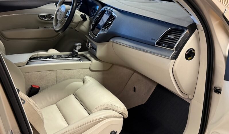 
								Volvo XC90 D5 233 ch | Polestar | Cuir | Panoramique | Crochet | Excellent état full									