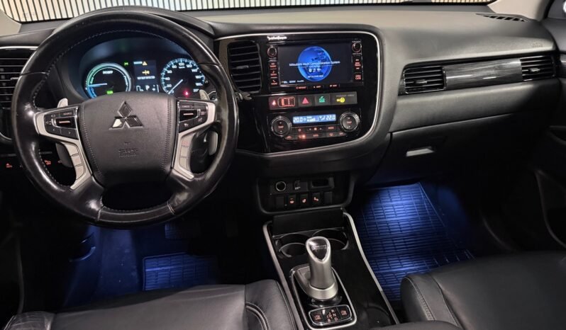 
								Mitsubishi Outlander PHEV INSTYLE+ 4×4 full									