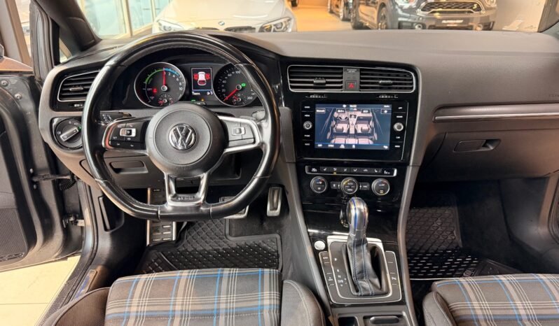 
								Volkswagen Golf VII GTE 1.4 TSI – HYBRIDE – DSG – CAMÉRA – CARPLAY – WEBASTO full									