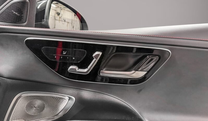 
								Mercedes-AMG C 43 4MATIC+ 408 ch – Essieu arrière directeur – Panoramique – Affichage tête haute – Sport full									