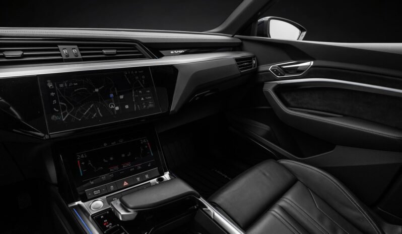 
								Audi e-tron 55 S-LINE Black Optics, B&O, ACC, 360 g, Panoramique, Matrix, Montage H full									