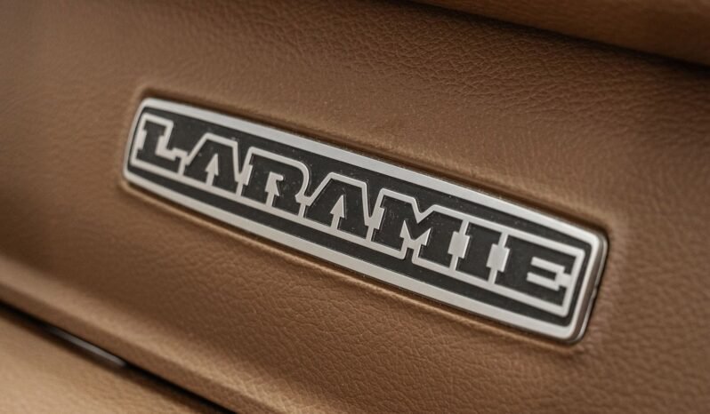 
								🚘 Dodge RAM 1500 Laramie 5.7 V8 HEMI 401 ch – Automatique 4×4 full									