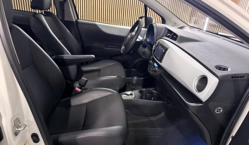 
								Toyota Yaris Hybrid de 2013 en finition Executive full									