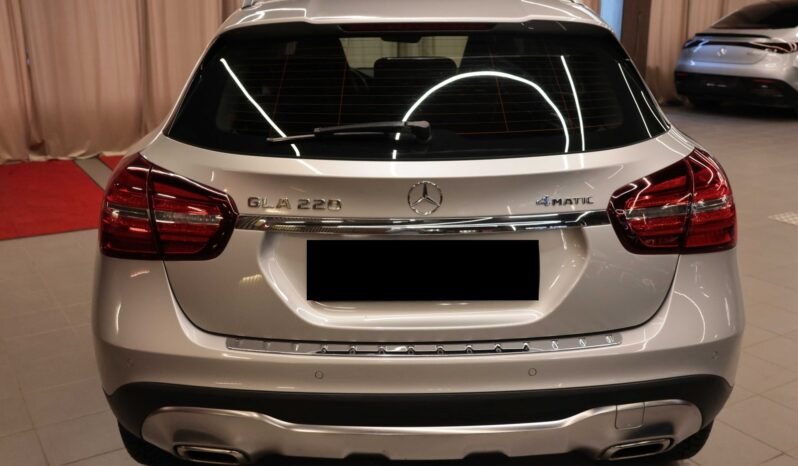 
								Mercedes-Benz GLA 220 4MATIC | 184 ch | LED | Caméra de recul | DAB | Navigation | Keyless | Crochet d’attelage full									