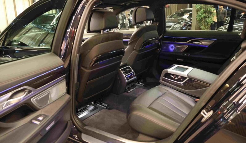
								BMW 740Le xDrive iPerformance M Sport | HUD | ACC | Soft-Close | Pano | Laser | B&W full									