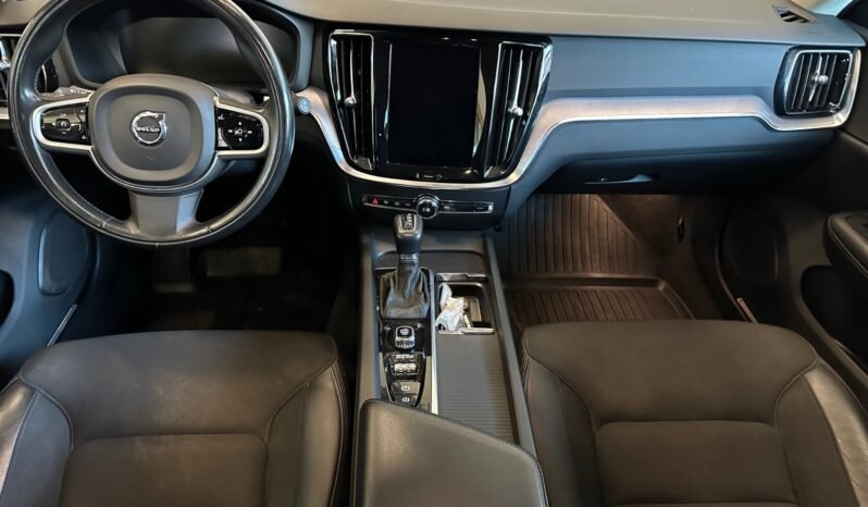 
								Volvo V60 D3 150 ch AWD Automatique — 2019 full									
