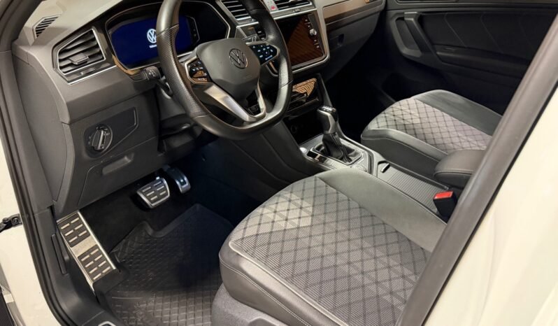 
								Volkswagen Tiguan R-Line 2.0 TDI 200 ch | 4MOTION | DSG | ACC | Caméra | Navigation | Origine Norvégienne full									