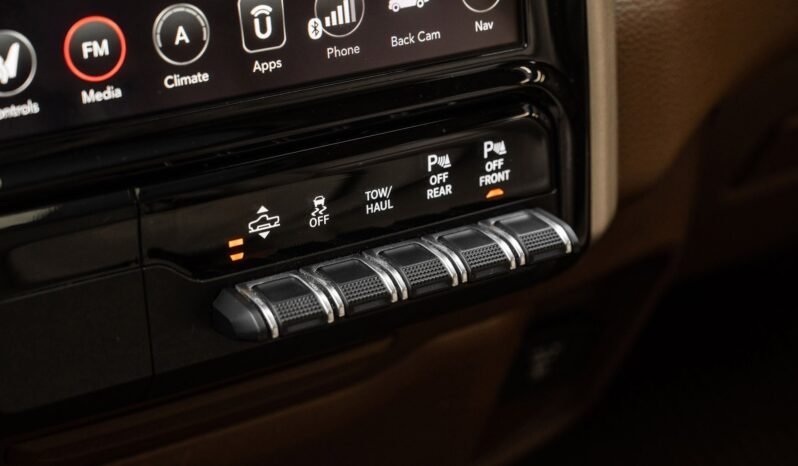 
								🚘 Dodge RAM 1500 Laramie 5.7 V8 HEMI 401 ch – Automatique 4×4 full									