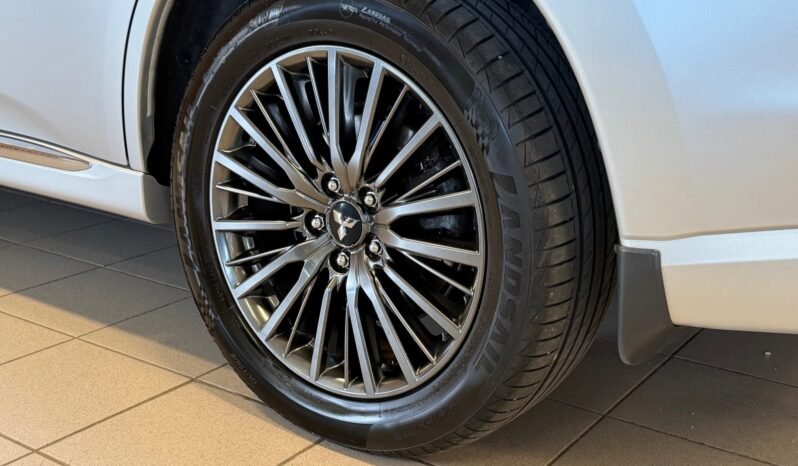 
								Mitsubishi Outlander PHEV Instyle+ | Cuir | Crochet | Caméra 360° | Hybride rechargeable full									