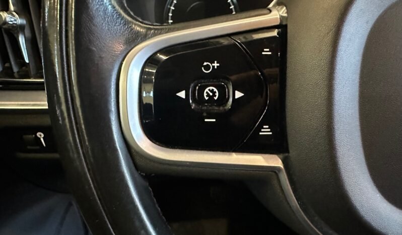 
								Volvo V60 D3 150 ch AWD Automatique — 2019 full									