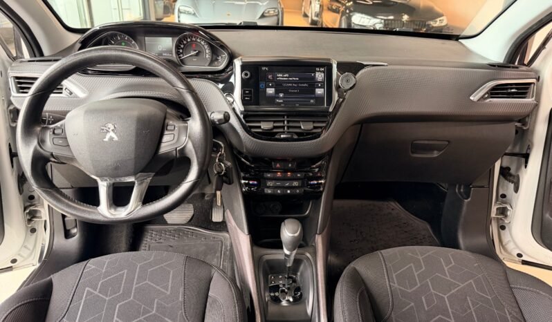 
								Peugeot 2008 1.2 PureTech 110 ch – Automatique, DAB, Toit panoramique, LED full									
