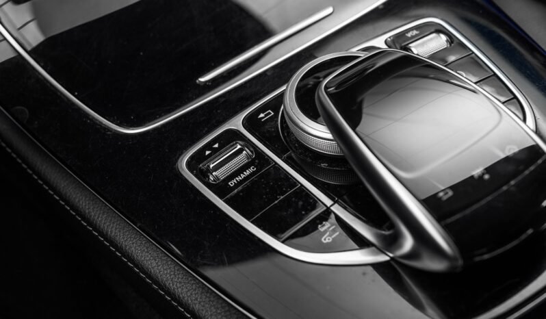 
								Mercedes-Benz E 300 e Berline Hybride Rechargeable 320 ch / Caméra / Éclairage d’ambiance / Pack Nuit / Jantes alliage / Automatique full									