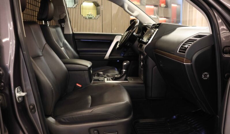 
								Toyota Land Cruiser GX 2.8 D-4D 204 ch | 4×4 | Black Pack | Webasto | Attelage | JBL | Cuir noir full									