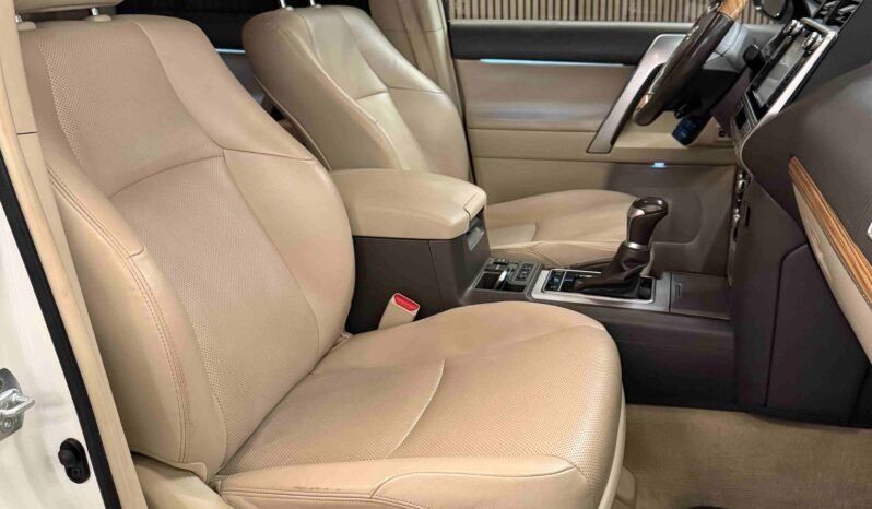 
								Toyota Land Cruiser GX 2.8 D-4D 177 ch | 4×4 | Automatique | ACC | 360° | Webasto | Attelage | Éclairage supplémentaire full									