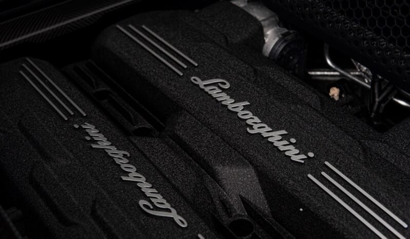 
								Lamborghini Revuelto 6.5 V12 1 015 ch – Blu Cepheus, Ad Personam, Full Carbon, Norvégien full									