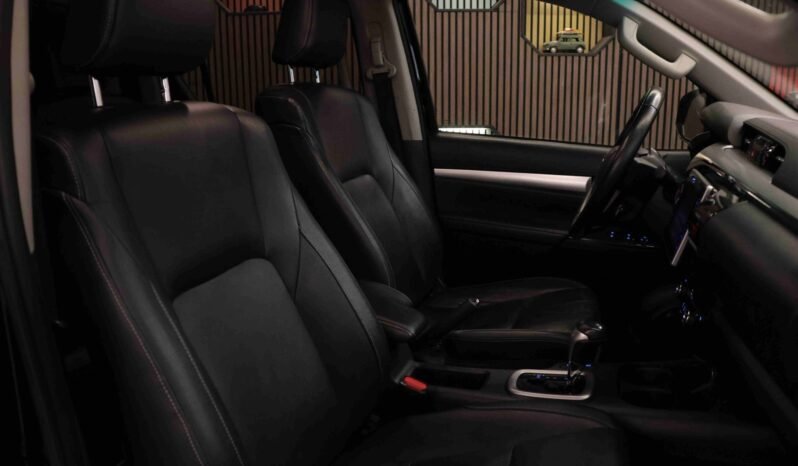 
								Toyota Hilux 2.4 D-4D 150 ch 4×4 | Double Cab | 5 places | Cuir | Caisse pour chiens | Crochet | Chauffage électrique full									