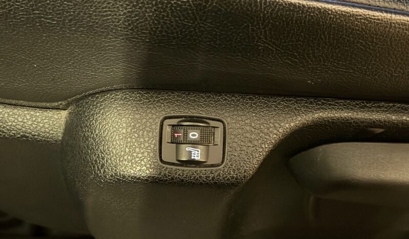 
								Peugeot Expert 2.0 BlueHDi 177 ch, millésime 2019, affichant 140 000 km. full									