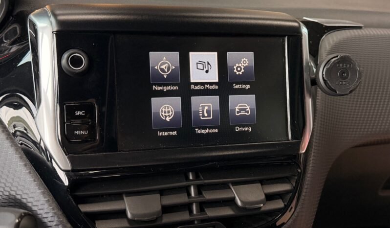 
								Peugeot 2008 1.2 PureTech 110 ch – Automatique, DAB, Toit panoramique, LED full									