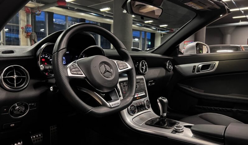 
								Mercedes-AMG SLC 43 de 2017 full									