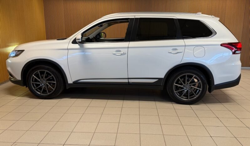 
								Mitsubishi Outlander 2.0 MIVEC 150 ch 4WD | 7 Places | Automatique | Cuir Beige | Caméra de Recul | Attelage full									