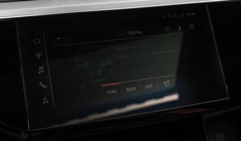 
								Audi e-tron 55 S-LINE Black Optics, B&O, ACC, 360 g, Panoramique, Matrix, Montage H full									