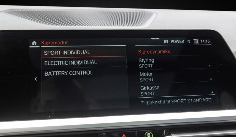 
								BMW 330e xDrive M Sport – Caméra, Toit panoramique, Shadowline, Support H full									
