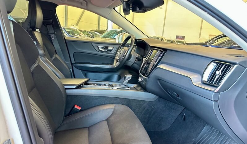 
								Volvo V60 D3 150 ch AWD Automatique — 2019 full									