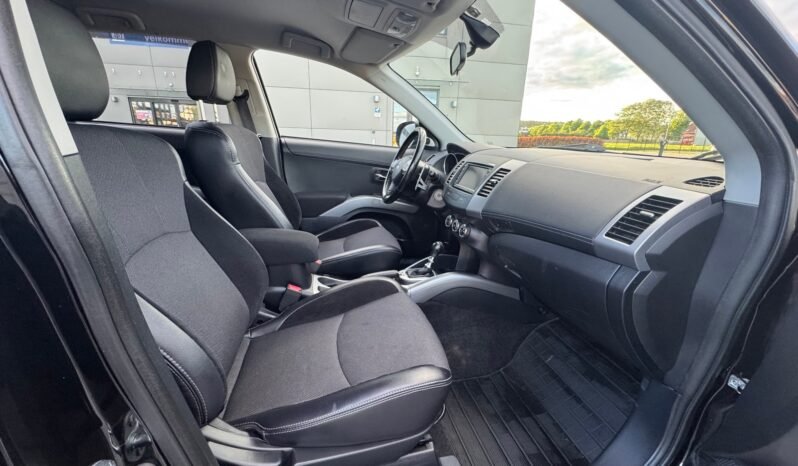 
								Mitsubishi Outlander 2.2 DI-D 156 ch 4×4 Automatique full									