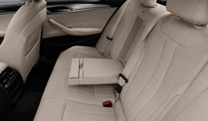 
								BMW 520d BMW 520d xDrive – 190 ch – Boîte automatique full									