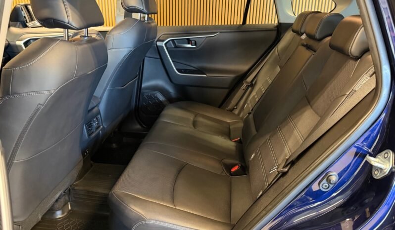
								Toyota RAV4 Hybrid | Cuir | Navigation | Toit panoramique | Caméra 360° | Sièges ventilés full									