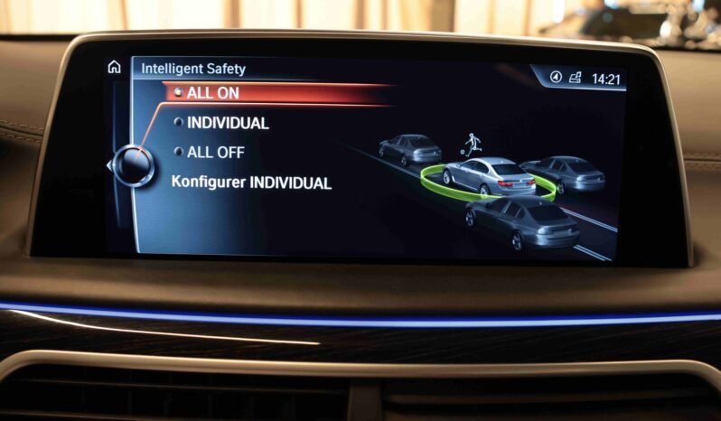 
								BMW 740Le xDrive iPerformance M Sport | HUD | ACC | Soft-Close | Pano | Laser | B&W full									