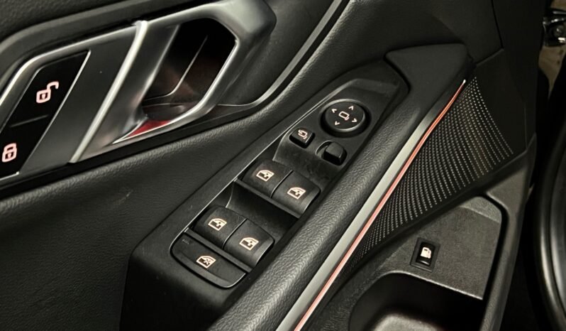 
								BMW 330e – Échappement sport – Live Cockpit – HUD – Apple CarPlay – Caméra arrière full									