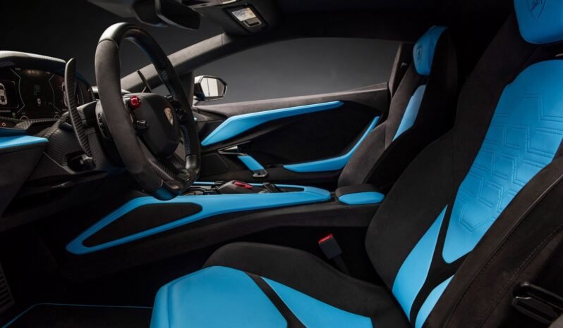 
								Lamborghini Revuelto 6.5 V12 1 015 ch – Blu Cepheus, Ad Personam, Full Carbon, Norvégien full									