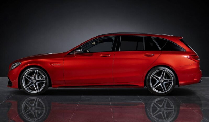 
								Mercedes-AMG C 63 476 ch | V8 Biturbo | Échappement Sport | Panoramique | Burmester | Pack Nuit full									