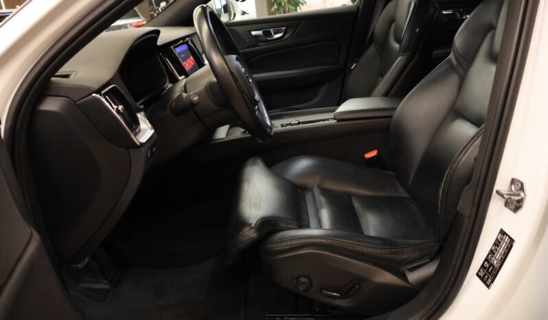 
								Volvo V60 Cross Country D4 190 ch AWD | Momentum | Automatique | Navigation | DAB+ | Chauffage | Crochet | Coffre de toit full									