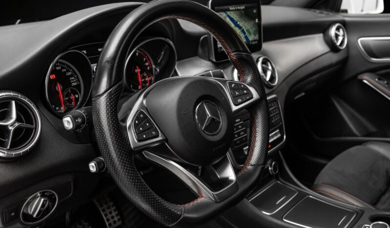 
								Mercedes-Benz CLA 180 2x AMG Facelift — 2017 full									