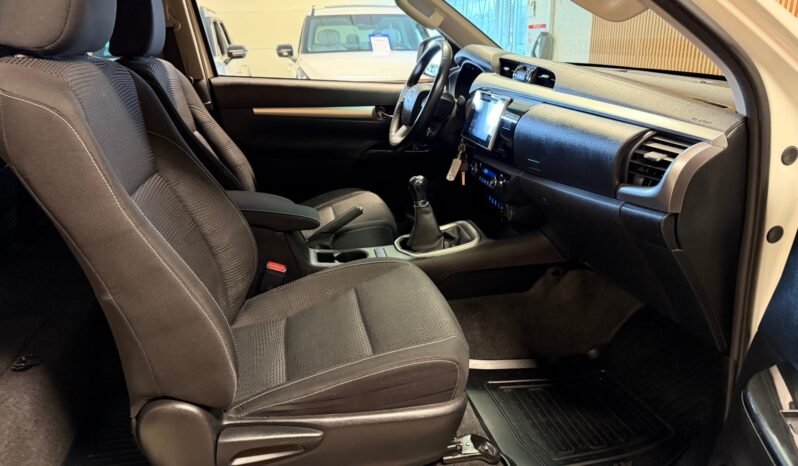 
								Toyota Hilux 2.4 D-4D 150 ch X-Cab SR | 4×4 | Manuel | Attelage | Climatisation | Caméra de recul full									