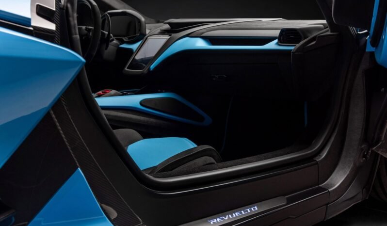 
								Lamborghini Revuelto 6.5 V12 1 015 ch – Blu Cepheus, Ad Personam, Full Carbon, Norvégien full									
