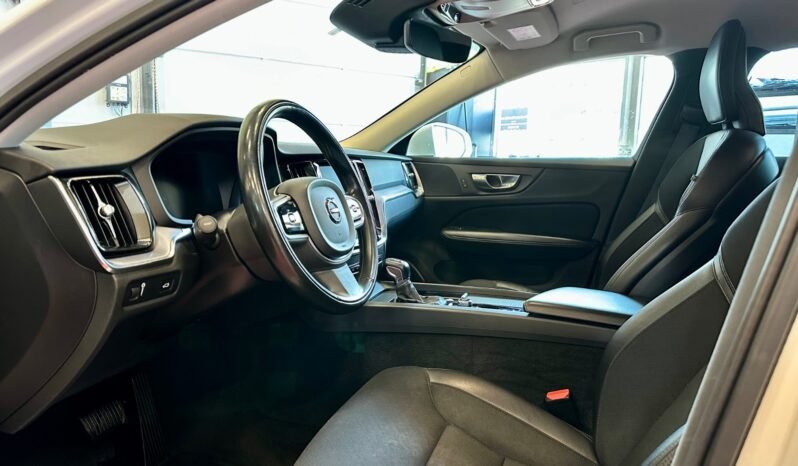 
								Volvo V60 D3 150 ch AWD Automatique — 2019 full									