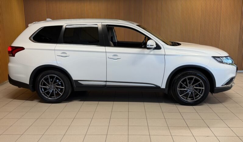 
								Mitsubishi Outlander 2.0 MIVEC 150 ch 4WD | 7 Places | Automatique | Cuir Beige | Caméra de Recul | Attelage full									