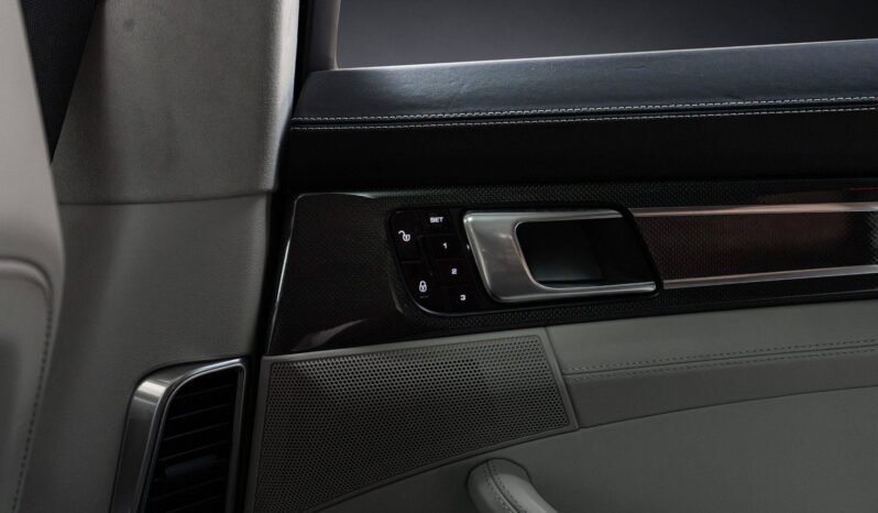 
								Porsche Panamera Turbo 550 ch | Sport Chrono | Burmester | PAW | Essieu arrière directionnel | Soft Close | Night Vision full									