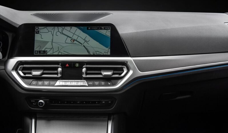 
								BMW 330e xDrive M Sport – Caméra, Toit panoramique, Shadowline, Support H full									